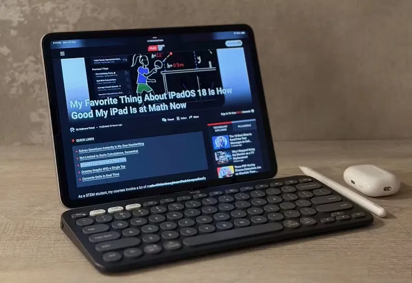 iPad cùng với bút cảm ứng Apple Pencil, bàn phím Logitech Pebble 2 và tai nghe AirPods của Apple (Ảnh: Internet) iPad cùng với bút cảm ứng Apple Pencil, bàn phím Logitech Pebble 2 và tai nghe AirPods của Apple (Ảnh: Internet)