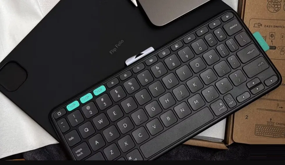 Bàn phím Logitech Flip Folio cho iPad (Ảnh: Internet) Bàn phím Logitech Flip Folio cho iPad (Ảnh: Internet)