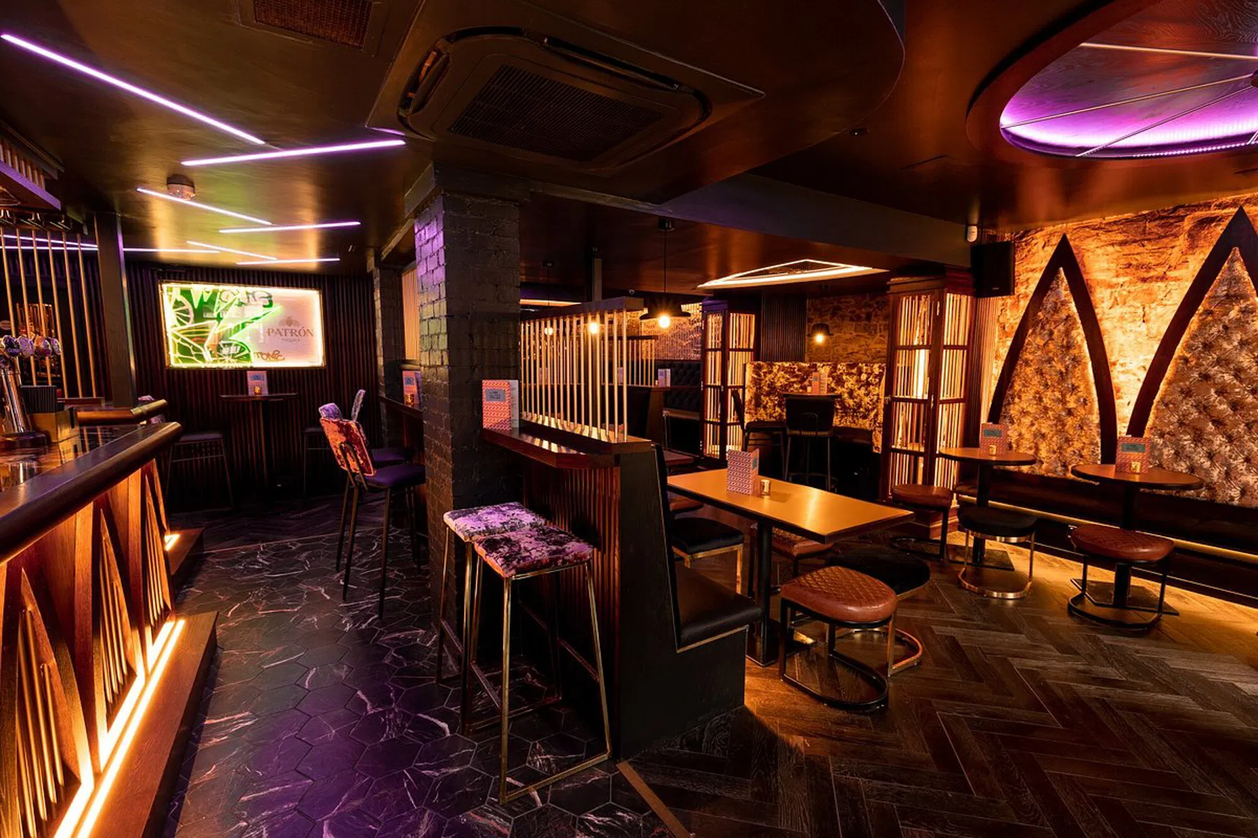 Bên trong Bar Tonic (Ảnh: Internet)