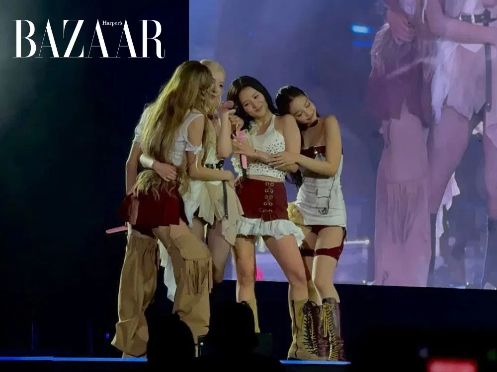 Ca khúc đã được biểu diễn trước khi MV ra mắt, tại đêm diễn đầu tiên ở Seoul trong khuôn khổ Deadline World Tour (Nguồn ảnh: Internet)