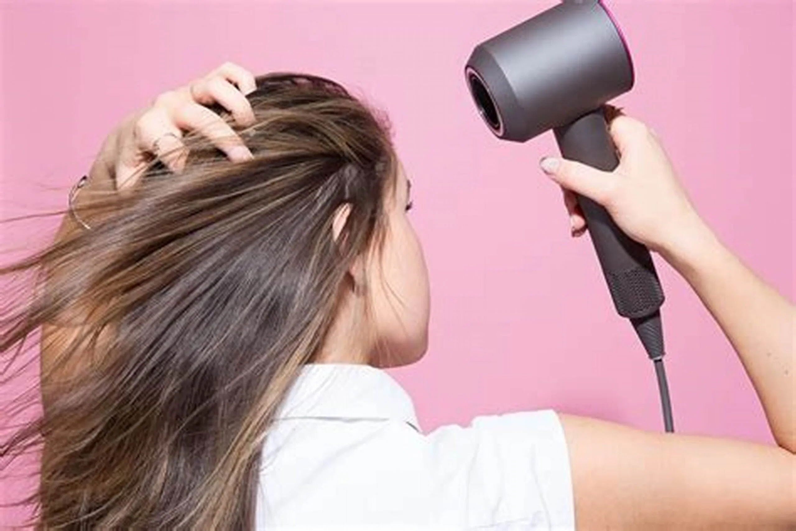 Hạn chế dùng máy sấy tóc
