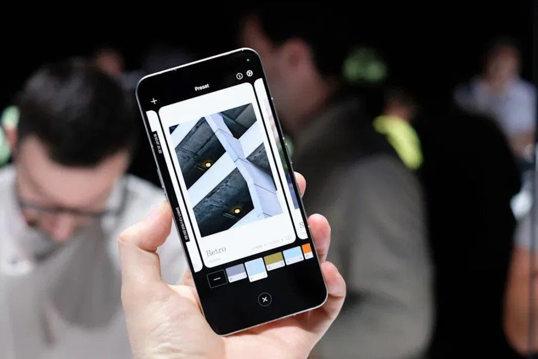 Điện thoại Nothing Phone 3 (Ảnh: Internet) Điện thoại Nothing Phone 3 (Ảnh: Internet)