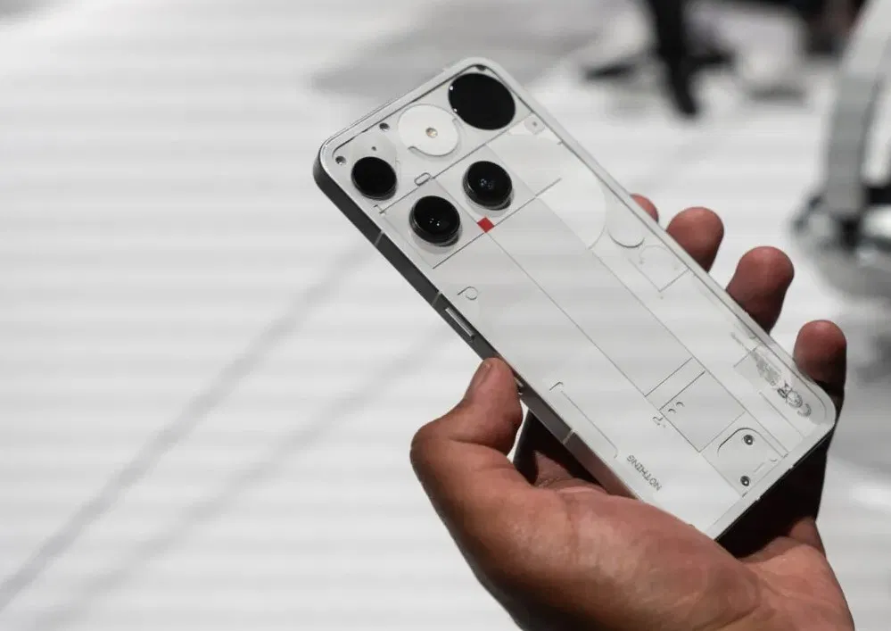 Điện thoại Nothing Phone 3 (Ảnh: Internet) Điện thoại Nothing Phone 3 (Ảnh: Internet)