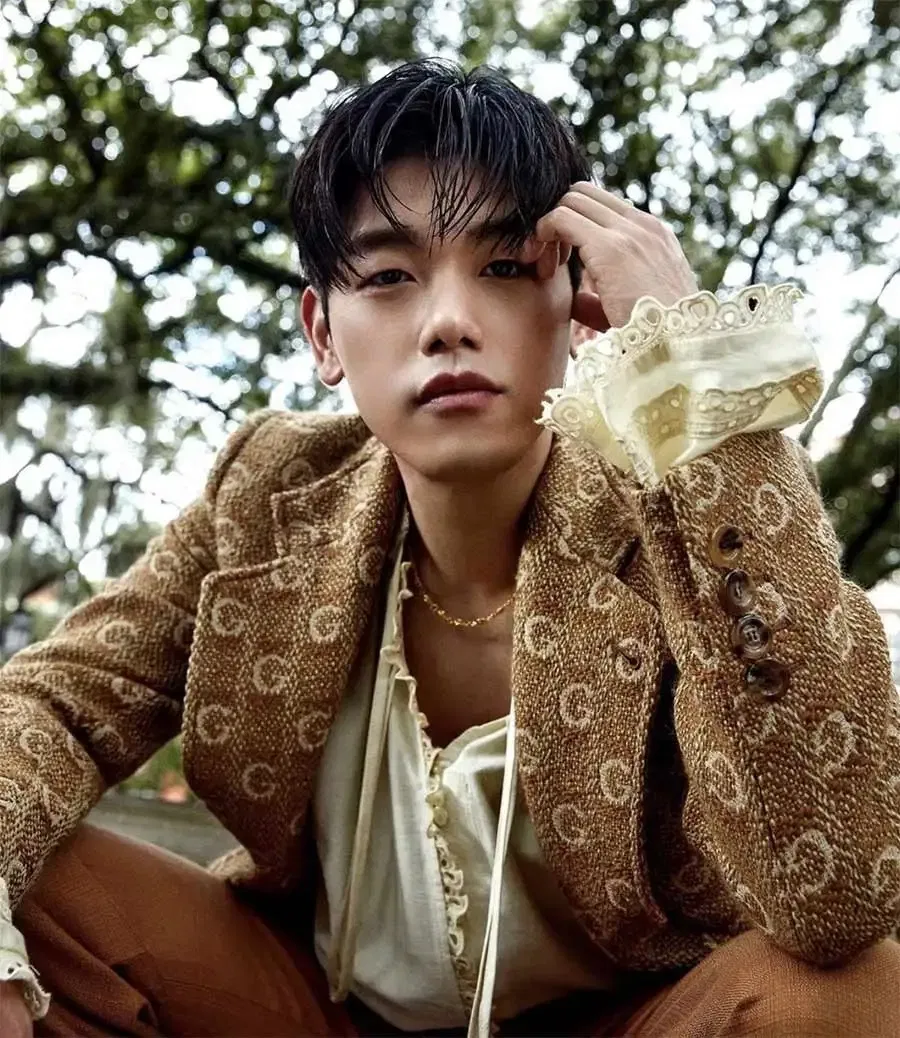 Eric Nam được biết đến không chỉ là ca sĩ solo thành công tại thị trường Hàn Quốc và quốc tế, mà còn là biểu tượng giao thoa văn hóa với hình ảnh gần gũi, đa ngôn ngữ và tích cực trong các hoạt động xã hội (Ảnh: Internet)