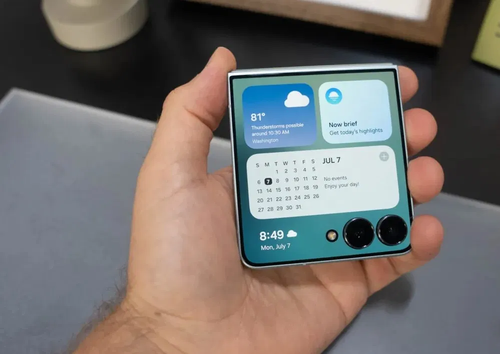 Các tiện ích trên màn hình ngoài của Galaxy Z Flip 7 (Ảnh: Internet)