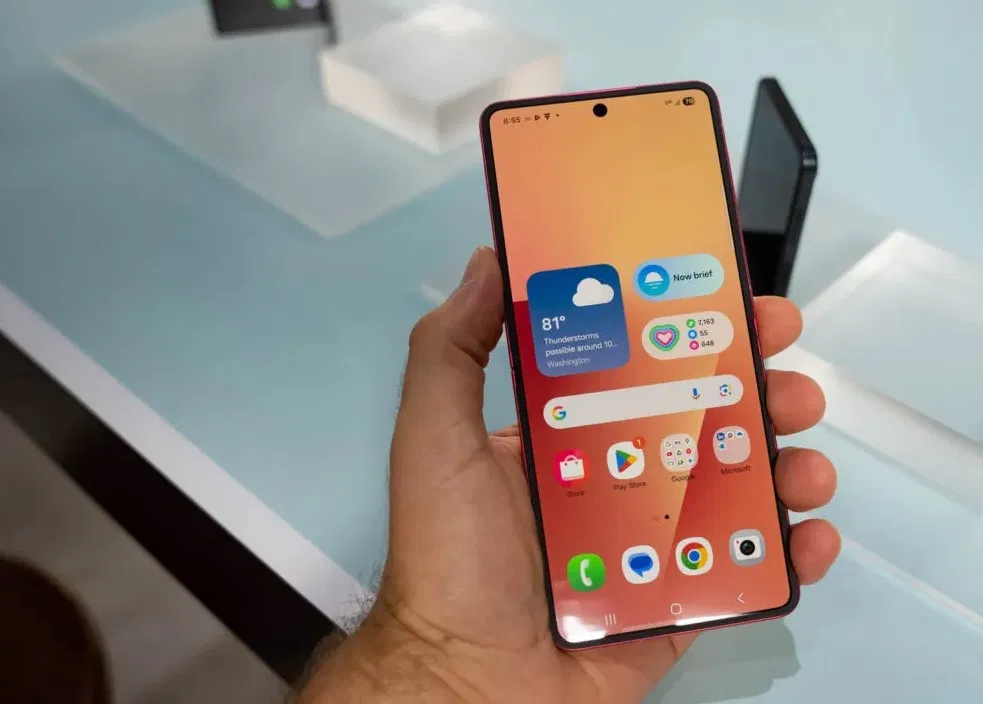 Màn hình chính của Galaxy Z Flip 7 (Ảnh: Internet) Màn hình chính của Galaxy Z Flip 7 (Ảnh: Internet)