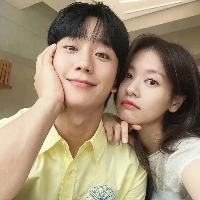 Việc liên tục thử sức với các kịch bản sáng tạo cho thấy Jung So Min không ngừng làm mới mình, thoát khỏi khuôn mẫu diễn viên rom-com thông thường (Ảnh: Internet)