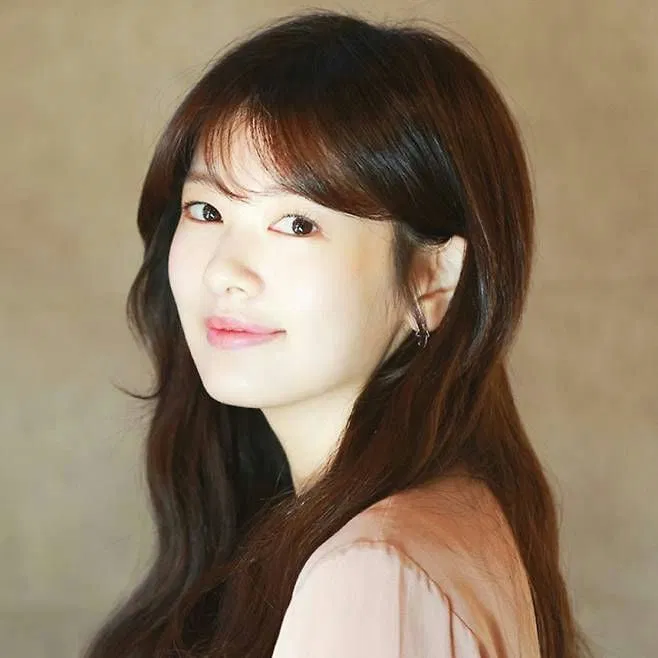 Việc trở thành thủ khoa trong hoàn cảnh thiếu sự ủng hộ từ gia đình cho thấy không chỉ tài năng, mà còn là một Jung So Min đầy bản lĩnh và độc lập trong tư duy (Ảnh: Internet)