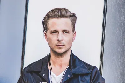 Sự góp mặt của Ryan Tedder không chỉ nâng tầm uy tín cho buổi thử giọng mà còn cho thấy HYBE đang đầu tư nghiêm túc vào chất lượng âm nhạc và định hướng quốc tế của nhóm nhạc mới (Ảnh: Internet)