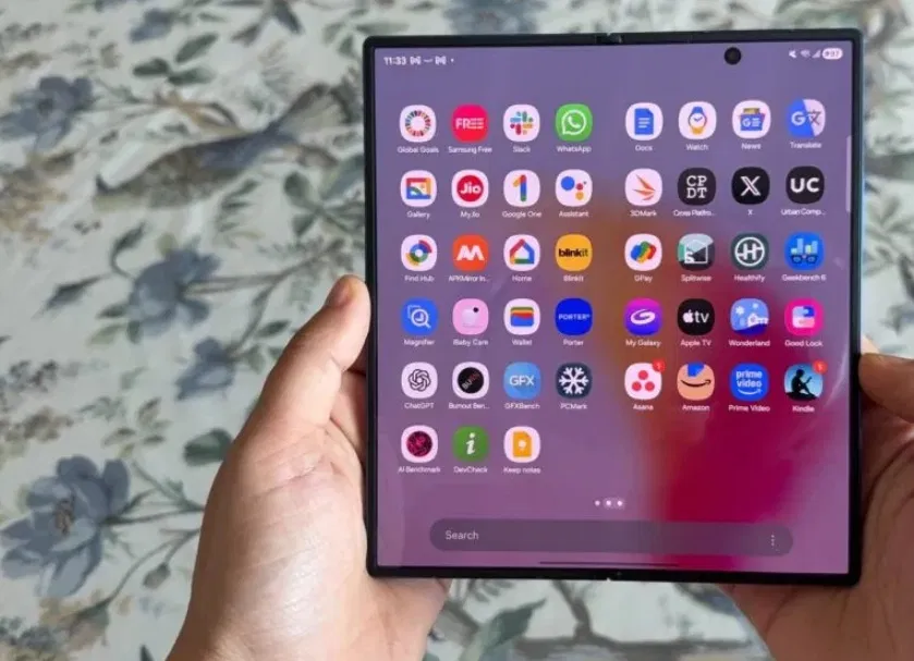Màn hình Galaxy Z Fold 7 hiển thị các ứng dụng (Ảnh: Internet)