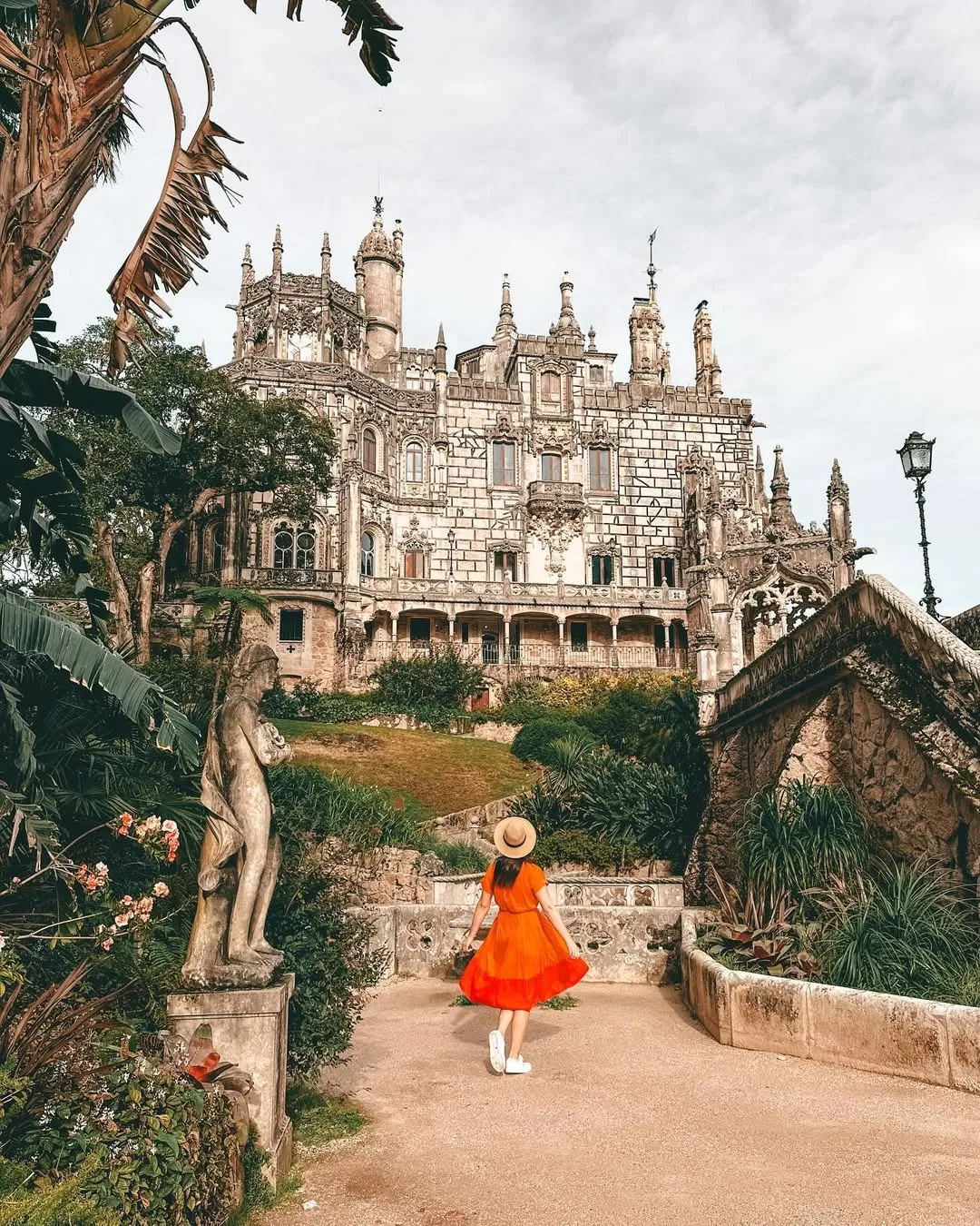 Cung điện với phong cách Gothic (cre ảnh : IG @exploredbymarta)
