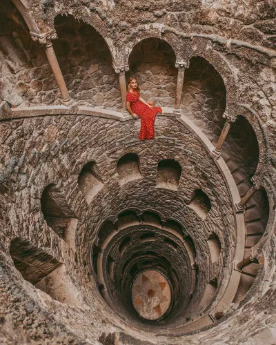 Cầu thang xoắn ốc dẫn xuống lòng đất (cre ảnh : IG @travelinladies) Cầu thang xoắn ốc dẫn xuống lòng đất (cre ảnh : IG @travelinladies)