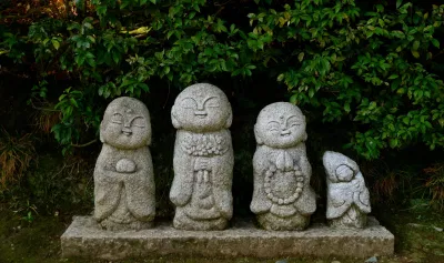 Nếu muốn khu vườn mang đậm dấu ấn cá nhân, những tác phẩm điêu khắc đá sẽ là lựa chọn hoàn hảo