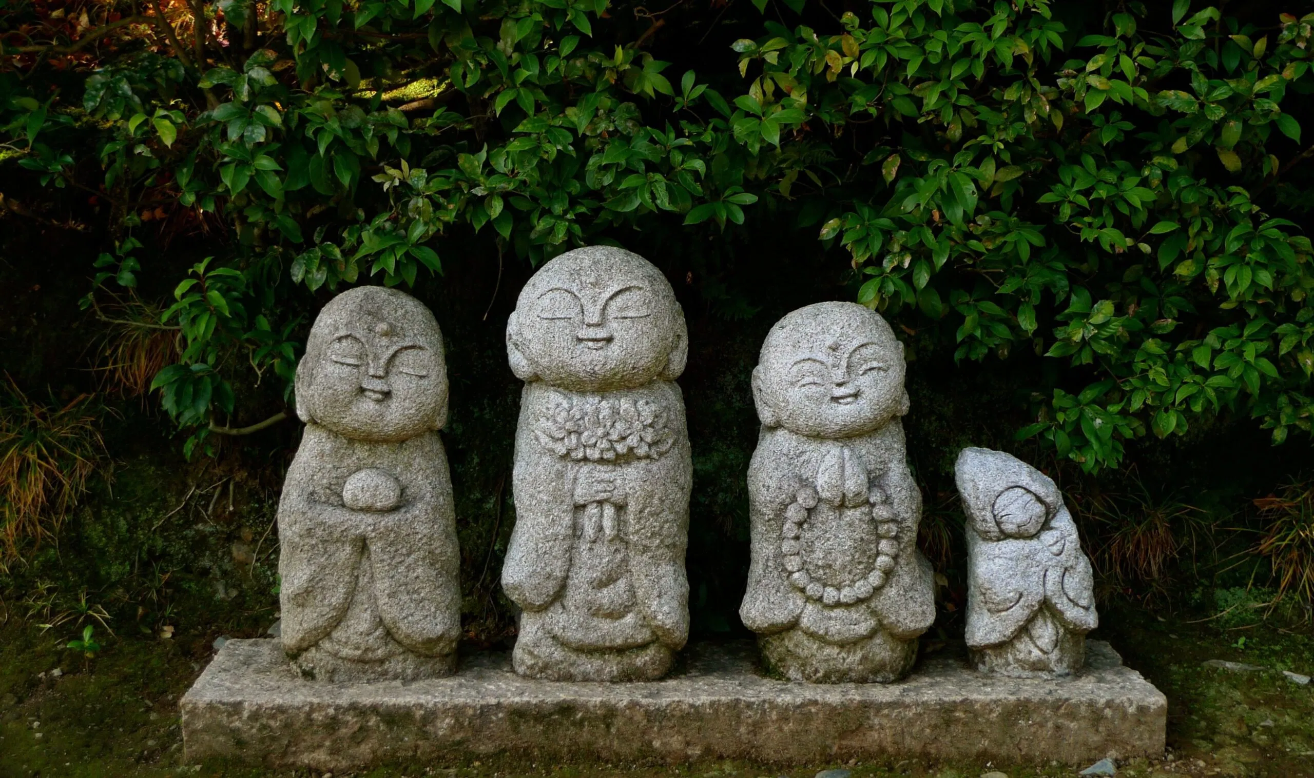 Nếu muốn khu vườn mang đậm dấu ấn cá nhân, những tác phẩm điêu khắc đá sẽ là lựa chọn hoàn hảo
