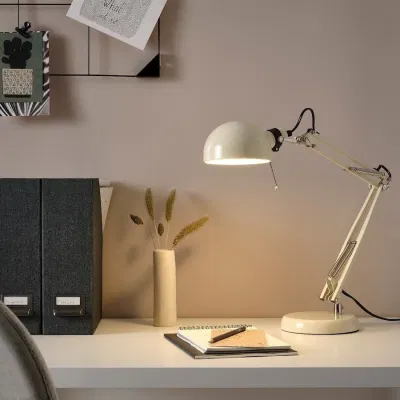 Thêm đèn bàn để tăng ánh sáng