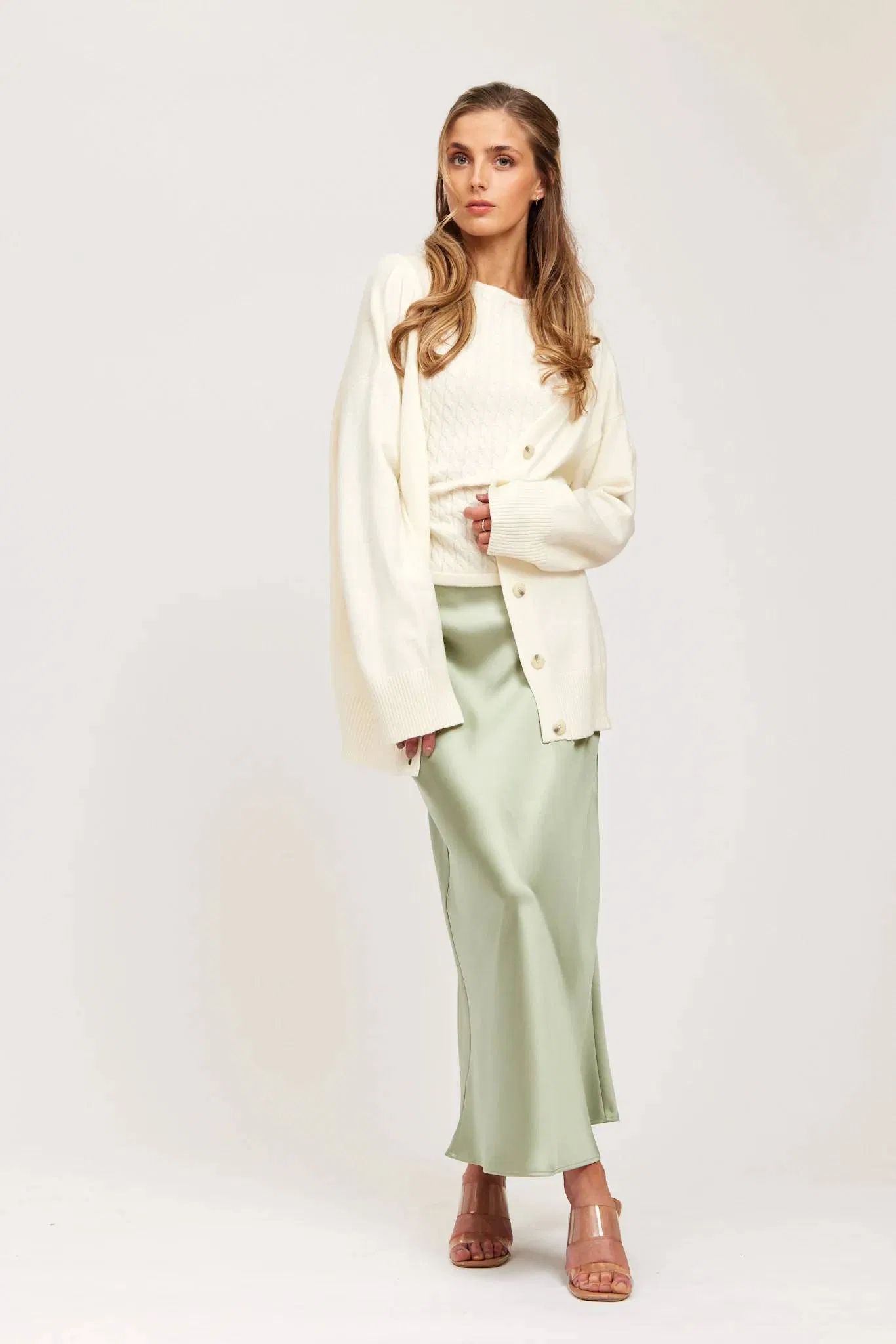 Cardigan mỏng phối chân váy midi lụa