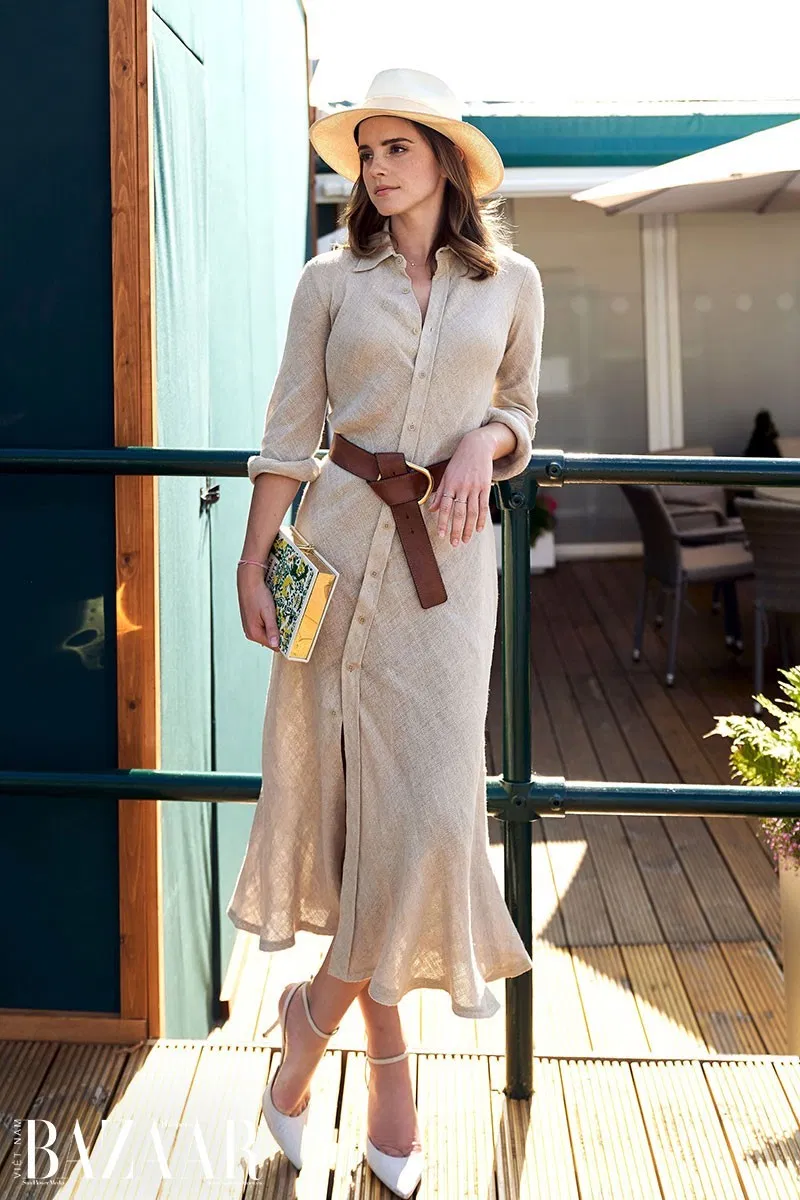 Váy sơ mi thắt eo phối giày cao gót khối