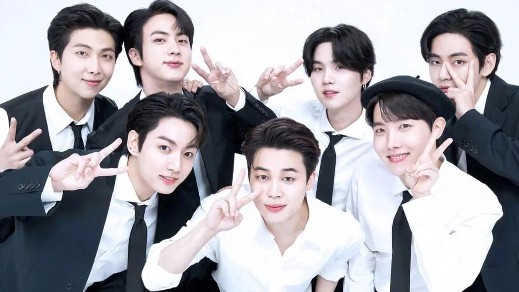 Tính đến tháng 8/2025, tất cả bảy thành viên BTS — Jin, SUGA, J-Hope, RM, Jimin, V và Jungkook đều đã hoàn thành nghĩa vụ quân sự, chuẩn bị cho màn tái xuất nhóm vào năm 2026 (Ảnh: Internet)