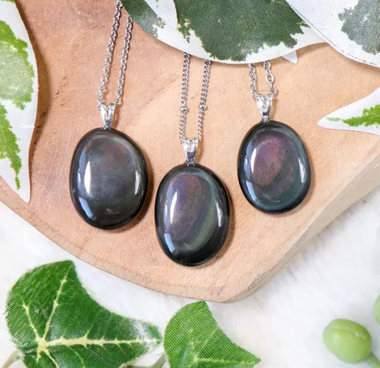 Cách đeo đá obsidian và những lưu ý (Ảnh: Internet)