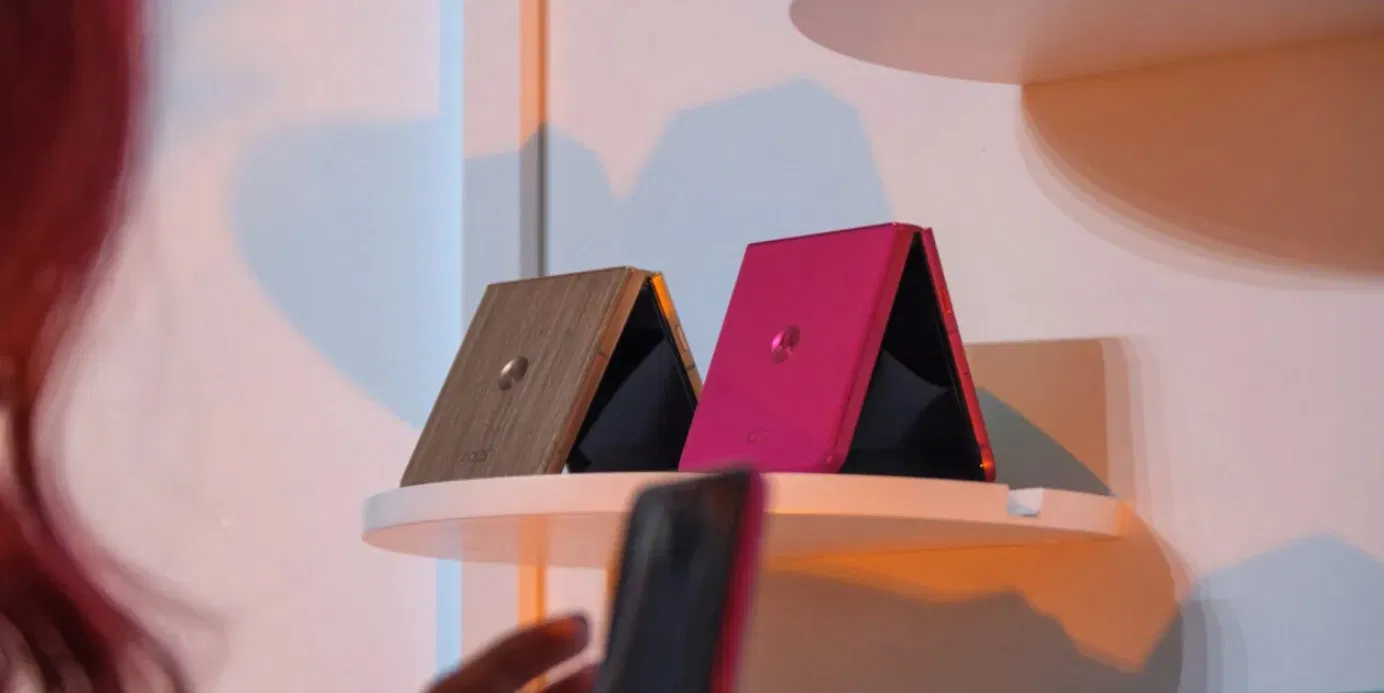 Các tùy chọn màu sắc của Motorola Razr Plus (Ảnh: Internet) Các tùy chọn màu sắc của Motorola Razr Plus (Ảnh: Internet)