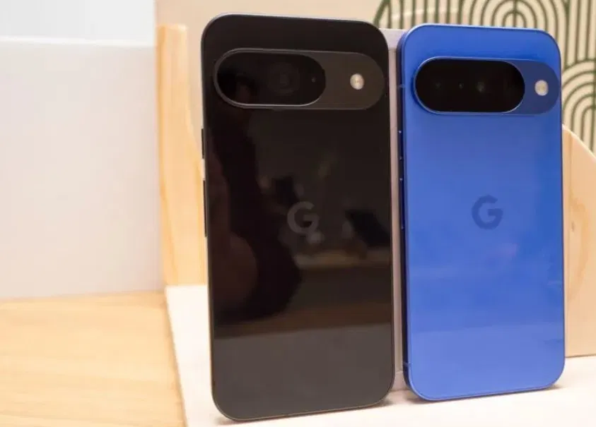 Pixel 10 màu Indigo so với Pixel 9 màu Obsidian (Ảnh: Internet) Pixel 10 màu Indigo so với Pixel 9 màu Obsidian (Ảnh: Internet)