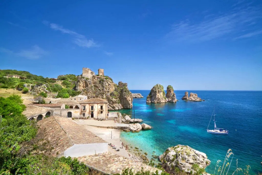 Catania là thành phố lớn thứ hai sau Palermo