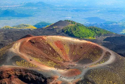 Núi Etna là một trong những ngọn núi lửa cao nhất và hoạt động mạnh nhất châu Âu (Ảnh: Internet)