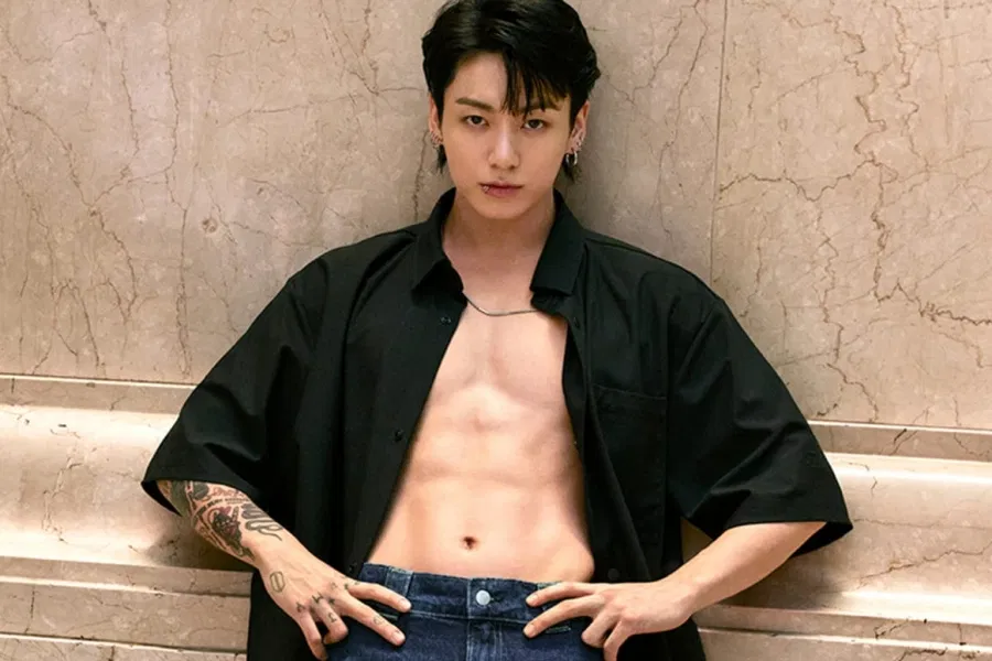 Jungkook (tên đầy đủ: Jeon Jungkook), sinh năm 1997, là thành viên nhỏ tuổi nhất của BTS nhưng luôn được xem là "át chủ bài" nhờ khả năng toàn diện và khả năng thích nghi đa dạng với mọi phong cách âm nhạc (Ảnh: Internet)