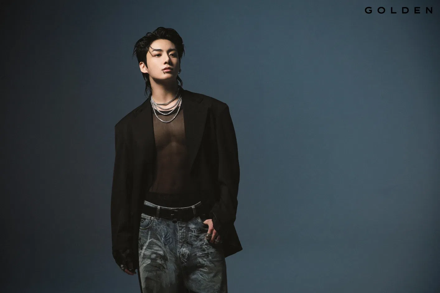 Jungkook hiện là một trong những idol Hàn Quốc có sức ảnh hưởng toàn cầu lớn nhất, thường xuyên xuất hiện trong các bảng xếp hạng thương hiệu cá nhân, đồng thời là gương mặt đại diện của nhiều thương hiệu quốc tế như Calvin Klein, Bottega Veneta... (Ảnh: Internet)