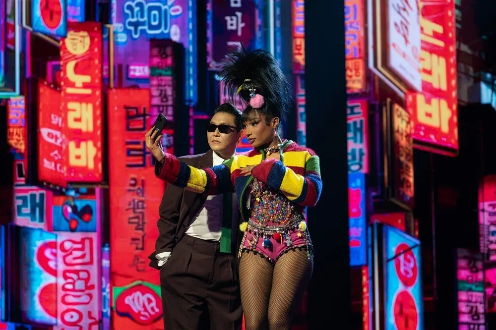 Việc PSY và Megan Thee Stallion giữ vai trò "host" kiêm "executive producers" thể hiện tham vọng của chương trình trong việc dung hòa hai nền âm nhạc vốn rất khác biệt (Ảnh: Internet)