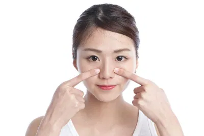 Bấm bóp huyệt giảm sưng, phù nề mặt
