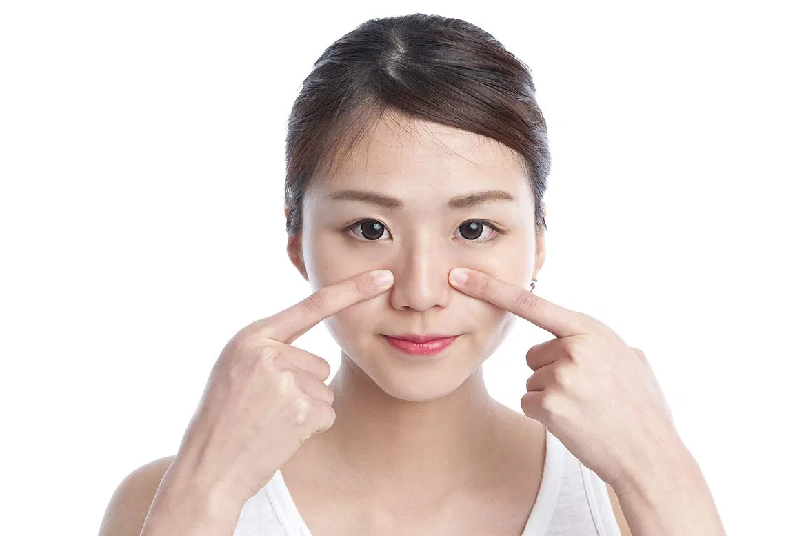 Bấm bóp huyệt giảm sưng, phù nề mặt