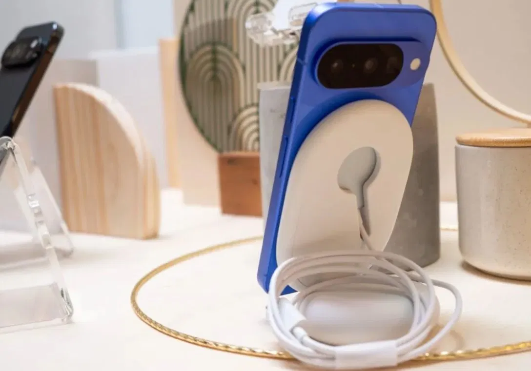 Bộ sạc để bàn không dây Pixel Snap Qi2 dành cho điện thoại Pixel 10 (Ảnh: Internet)