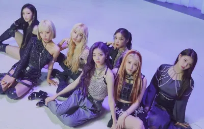 Thời hạn hợp đồng 7 năm là tiêu chuẩn phổ biến trong ngành K-pop kể từ khi luật được sửa đổi năm 2009, nhằm hạn chế tình trạng "hợp đồng nô lệ" kéo dài hàng thập kỷ (Ảnh: Internet)