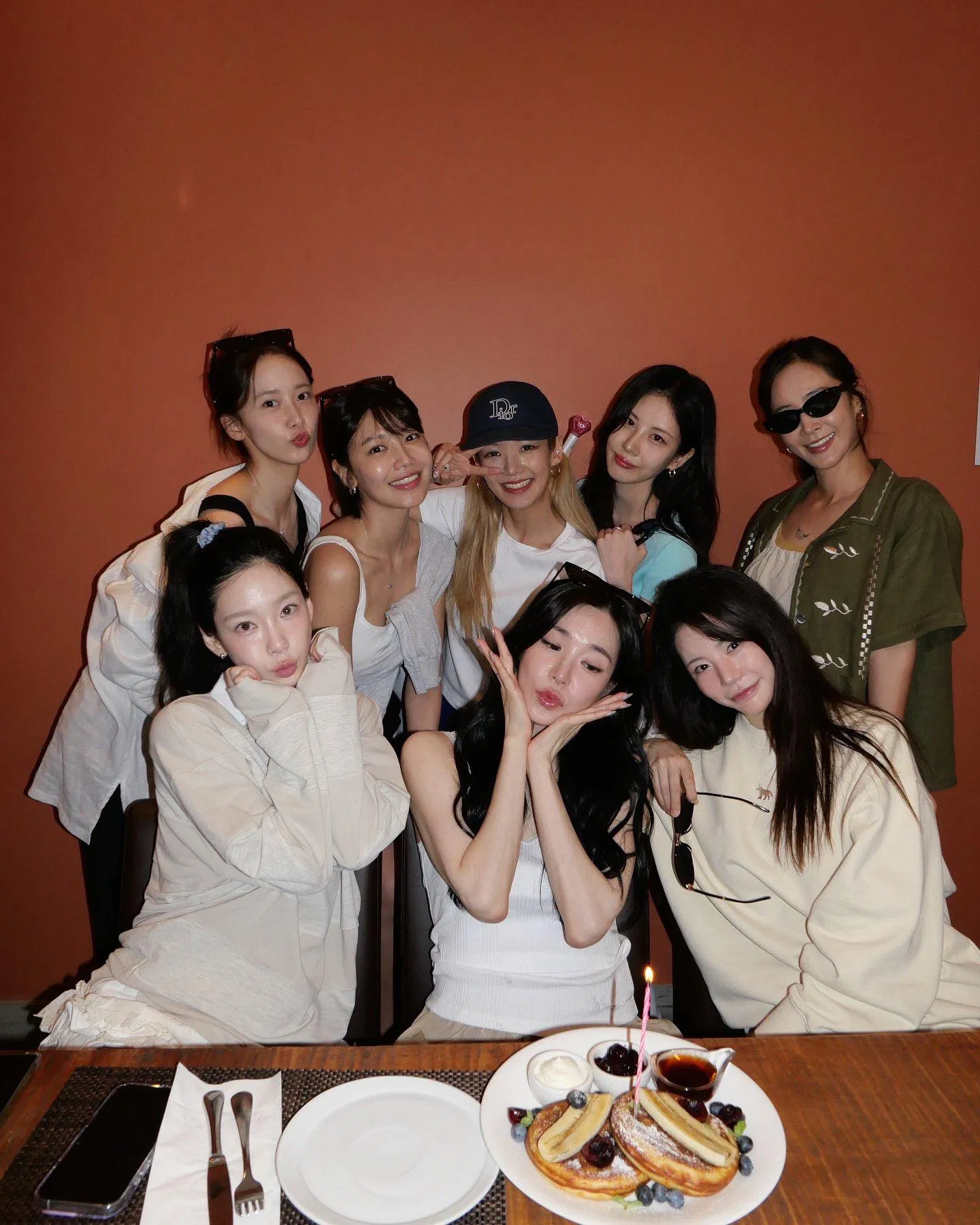 Các cô gái đã có những giây phút vui vẻ và hạnh phúc bên nhau (Nguồn ảnh: Internet)