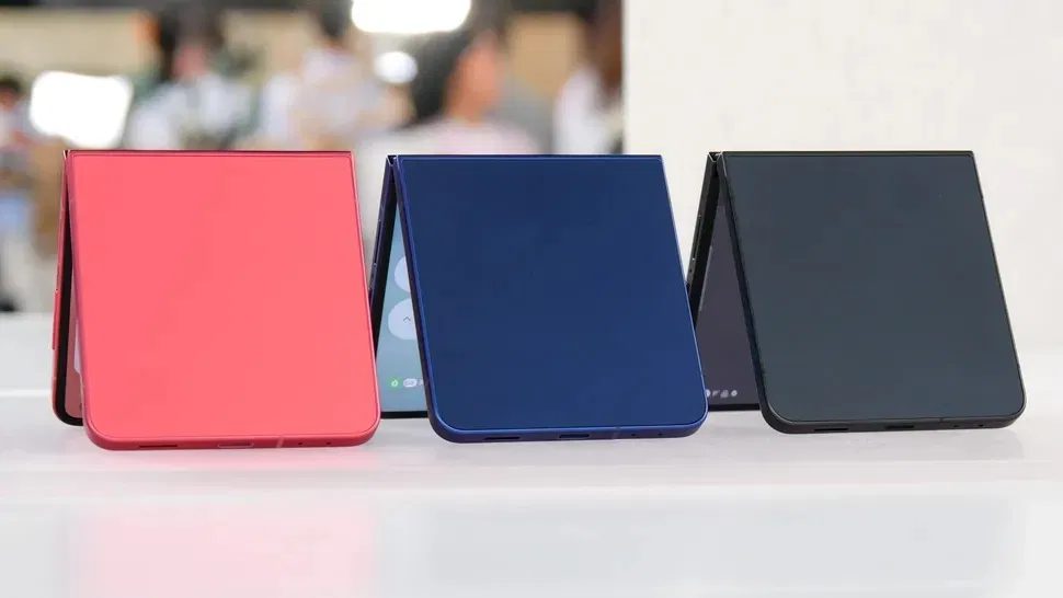 Galaxy Z Flip 7 có khá nhiều màu sắc nổi bật để bạn lựa chọn (Ảnh: Internet) Galaxy Z Flip 7 có khá nhiều màu sắc nổi bật để bạn lựa chọn (Ảnh: Internet)