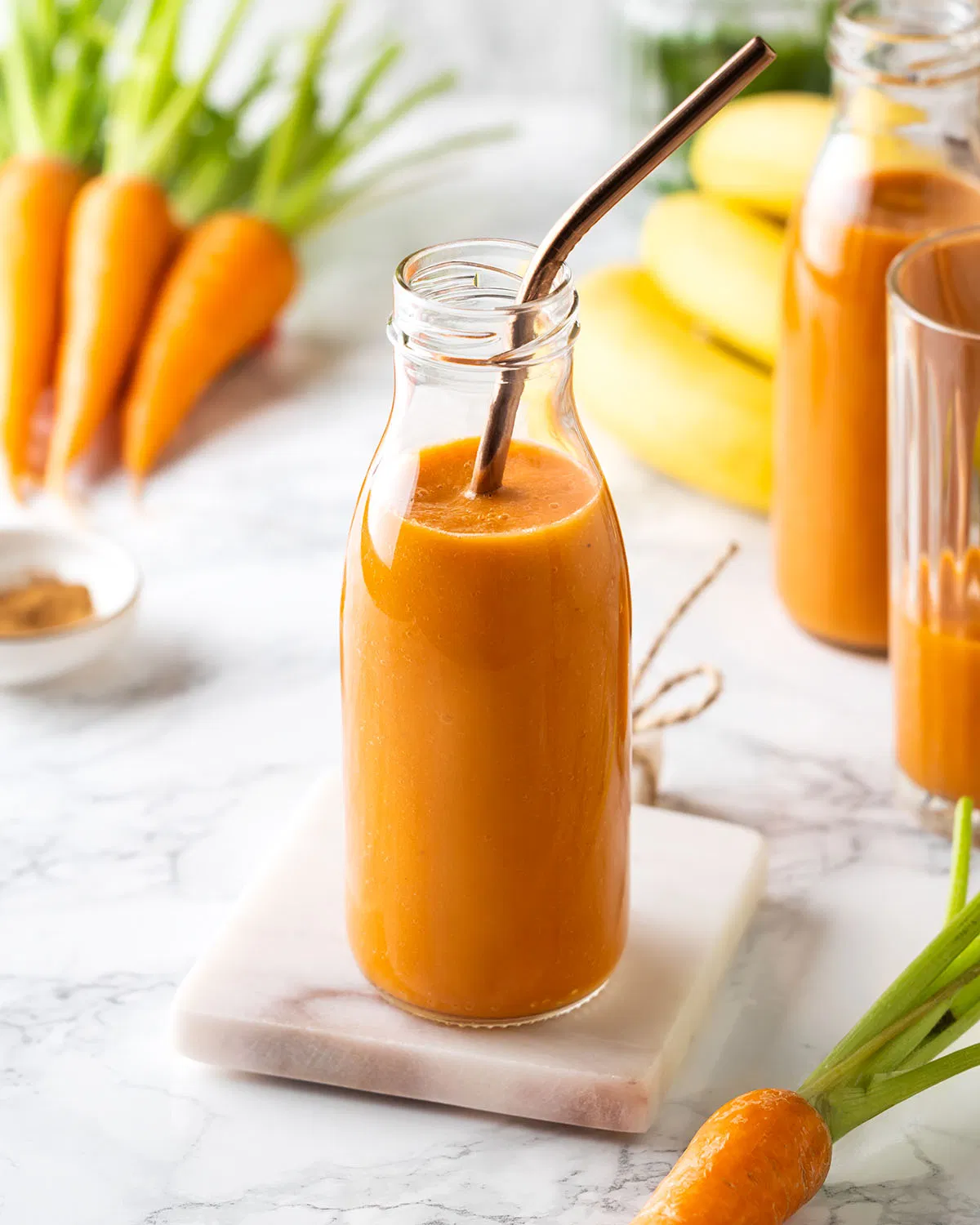 Uống nước ép cà rốt thường xuyên có thể giúp cơ thể duy trì trạng thái cân bằng, hạn chế các phản ứng viêm quá mức