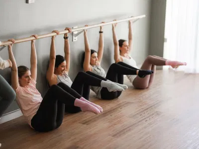 Một lợi ích khác khiến barre được yêu thích là khả năng đốt cháy calo hiệu quả