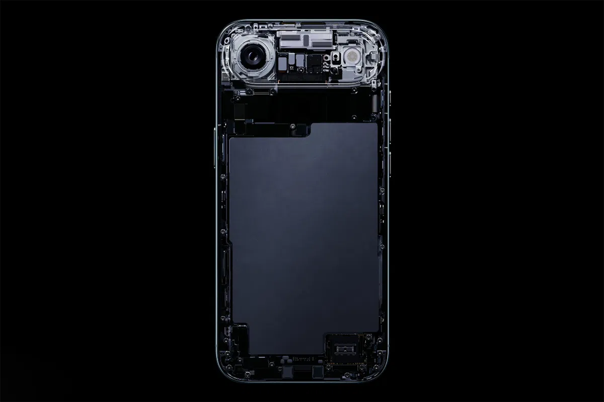 iPhone 17 Air với viên pin chiếm toàn bộ diện tích mặt lưng (Ảnh: Internet)