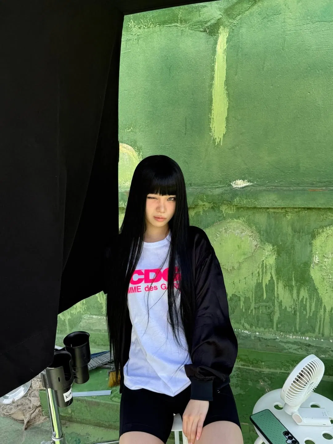 Chaewon – trưởng nhóm LE SSERAFIM thường được khen ngợi vì phong cách trang điểm vừa ngọt ngào vừa cá tính, đặc biệt phù hợp với các kiểu tạo hình mang hơi hướng retro (Ảnh: Internet)