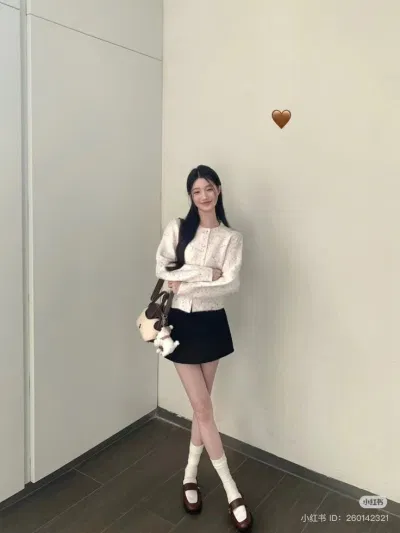 Chân váy đen dáng chữ A