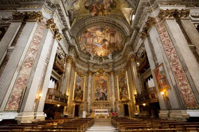 Trần nhà của Chiesa di Sant’Ignazio với kỹ thuật trompe-l’œil (Ảnh: Internet)