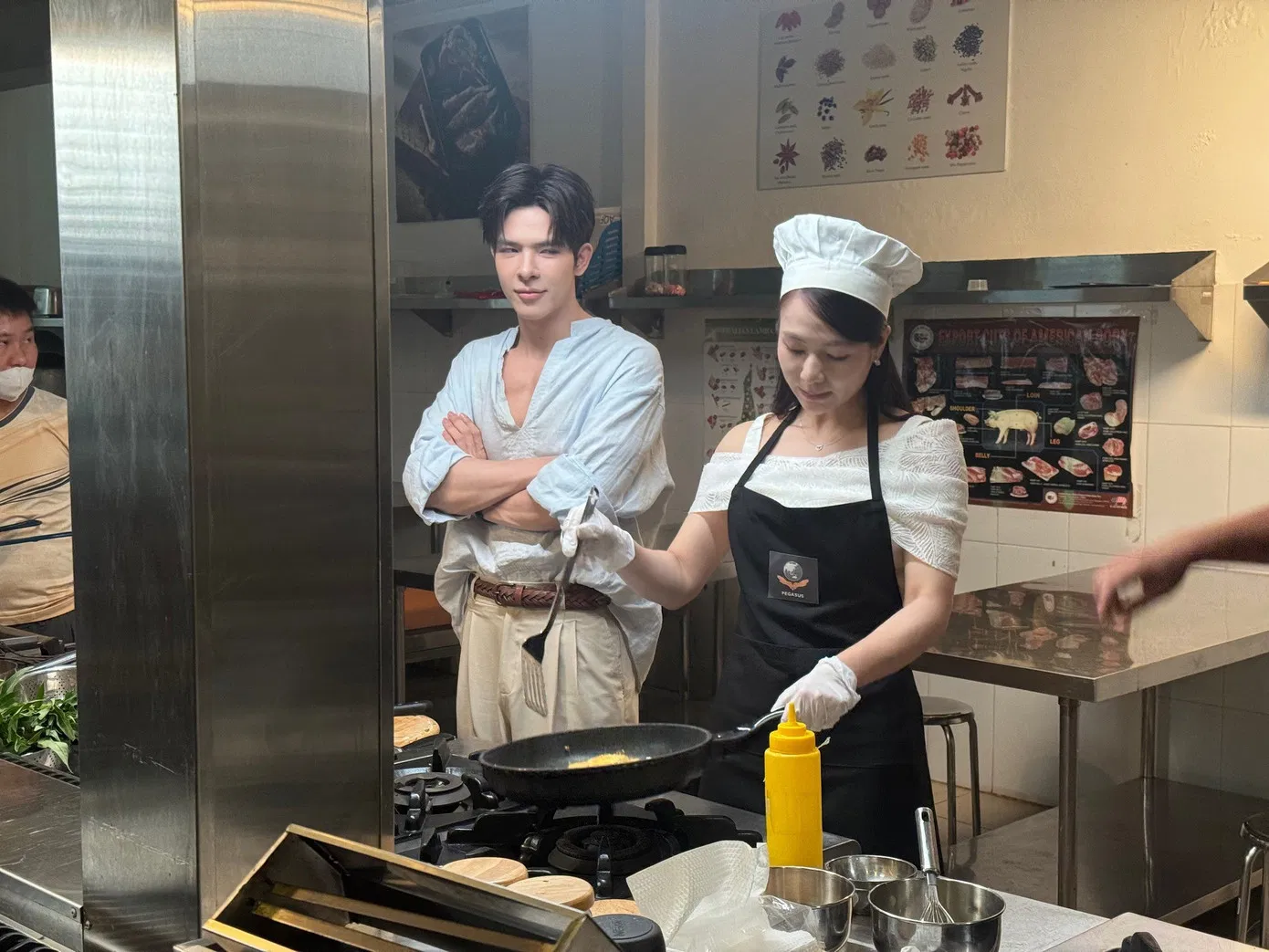 Tạo hình và phục trang của Denis Đặng không thuyết phục khán giả trong vai tổng tài.