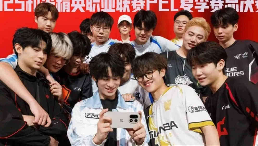 Hình ảnh được cho là điện thoại OnePlus 15 (Ảnh: Internet) Hình ảnh được cho là điện thoại OnePlus 15 (Ảnh: Internet)