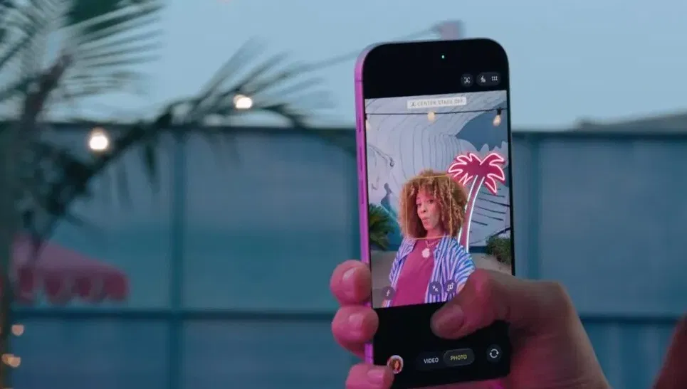 Tính năng Center Stage của camera iPhone 17 cho chụp ảnh selfie và phong cảnh (Ảnh: Internet) Tính năng Center Stage của camera iPhone 17 cho chụp ảnh selfie và phong cảnh (Ảnh: Internet)