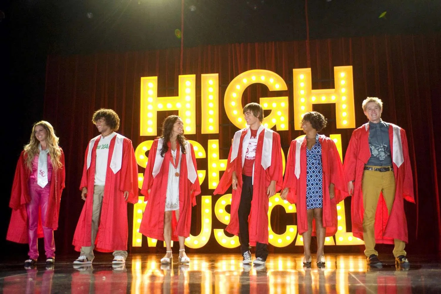 Bài hát "High School Musical". Nguồn: Internet Bài hát "High School Musical". Nguồn: Internet