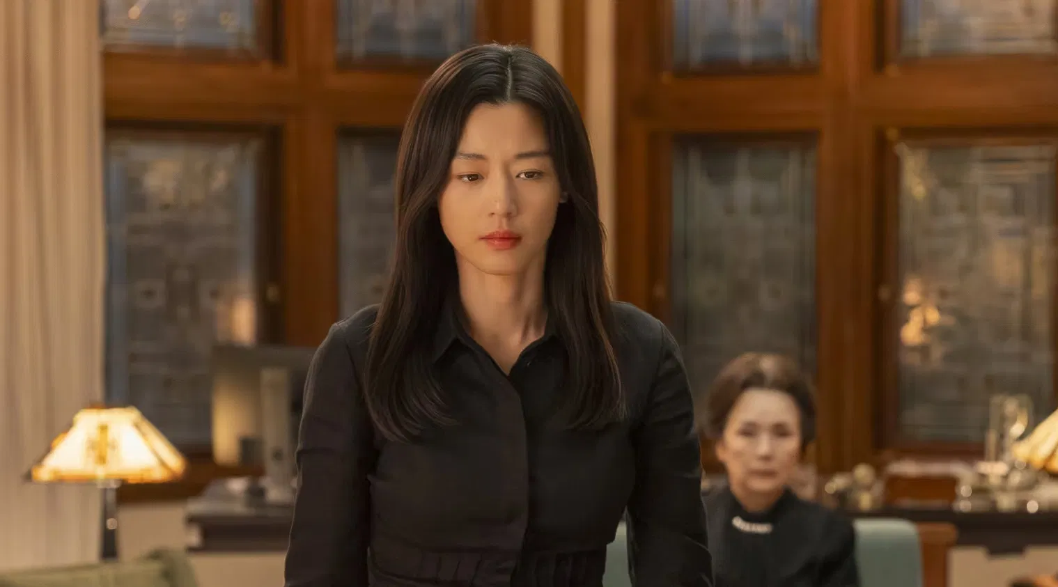 Với hình tượng sang trọng, thông minh và khí chất "nữ thần màn ảnh", Jun Ji Hyun luôn là lựa chọn hàng đầu của các nhãn hàng khi nhắm tới thị trường Hàn Quốc và Trung Quốc (Ảnh: Internet)