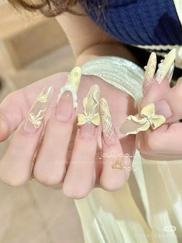 Nếu chán kiểu french cơ bản thì đây là 101 mẫu nail french trendy mà nàng nên thử 2025 mẫu nail french mẫu nail french 2025 mẫu nail french đầu móng mẫu nail french đẹp Mẫu nail french mắt mèo sang chảnh nail french Nail french phong cách Y3K