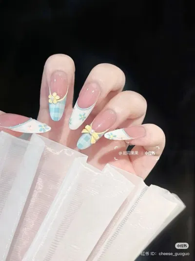 Nếu chán kiểu french cơ bản thì đây là 101 mẫu nail french trendy mà nàng nên thử 2025 mẫu nail french mẫu nail french 2025 mẫu nail french đầu móng mẫu nail french đẹp Mẫu nail french mắt mèo sang chảnh nail french Nail french phong cách Y3K