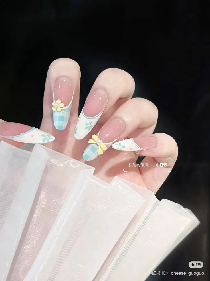 Nếu chán kiểu french cơ bản thì đây là 101 mẫu nail french trendy mà nàng nên thử 2025 mẫu nail french mẫu nail french 2025 mẫu nail french đầu móng mẫu nail french đẹp Mẫu nail french mắt mèo sang chảnh nail french Nail french phong cách Y3K